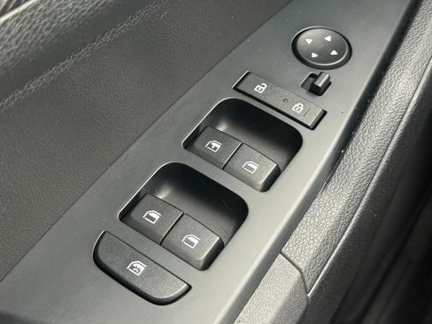 Used 2025 Kia Sportage LX image 21