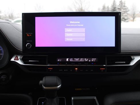 Used 2025 Toyota Sienna XLE Woodland Edition image 13