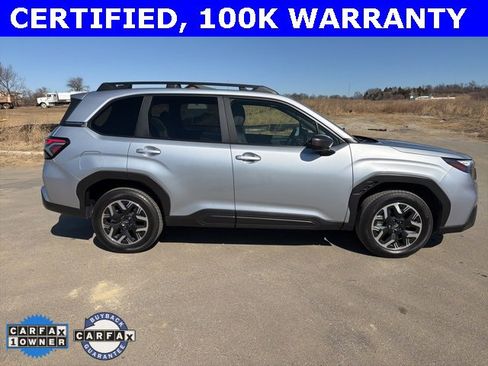 Used 2025 Subaru Forester Premium image 2