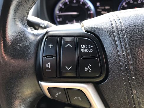 Used 2018 Toyota Highlander Limited image 30