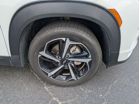 Used 2023 Chevrolet TrailBlazer RS w/ Sun and Liftgate Package FWD image 11