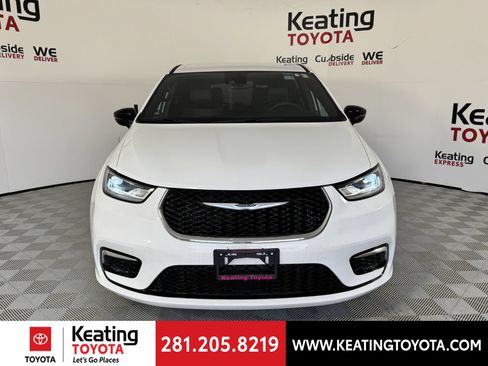 Used 2025 Chrysler Pacifica Select FWD image 10