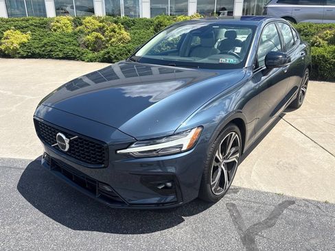 Used 2023 Volvo S60 B5 Plus w/ Climate Package FWD image 2