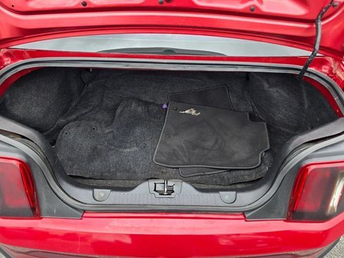 Used 2010 Ford Mustang Coupe RWD image 12