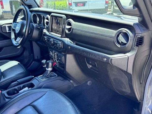 Used 2023 Jeep Wrangler Unlimited Rubicon 4xe w/ Cold Weather Group AWD/4WD image 12