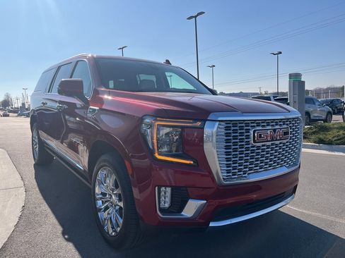 Used 2022 GMC Yukon XL Denali image 3