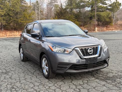 Used 2020 Nissan Kicks S image 1