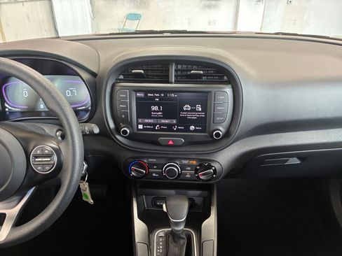 Used 2025 Kia Soul LX w/ LX Technology Package image 17