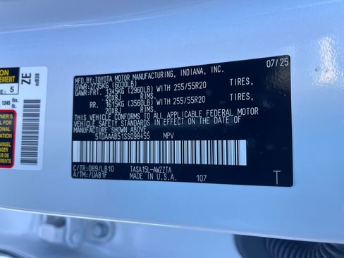 Certified 2025 Toyota Grand Highlander Platinum image 28