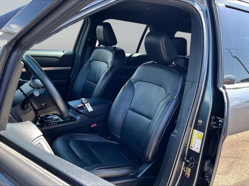 Used 2018 Ford Explorer XLT w/ Equipment Group 202A FWD image 9