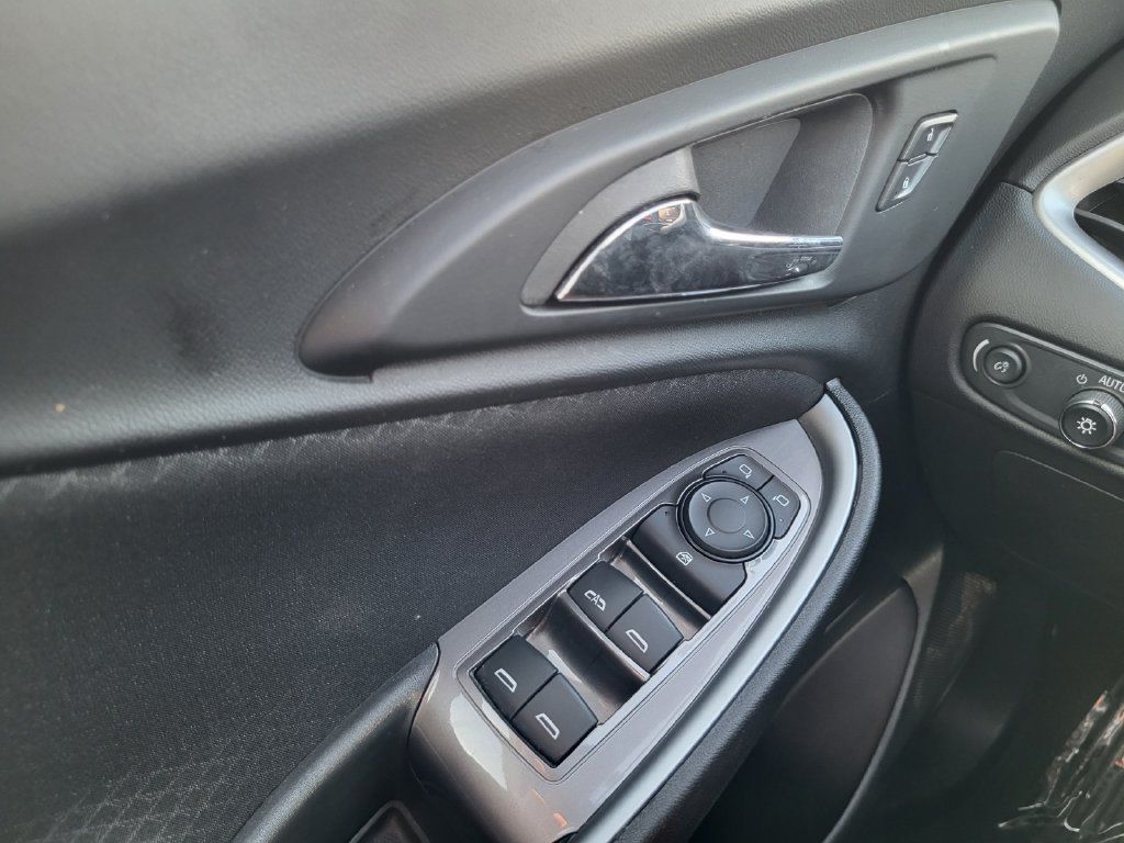 Used 2025 Chevrolet Malibu LT FWD image 20