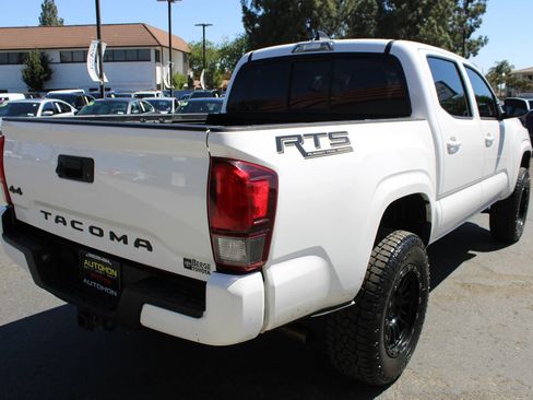 Used 2020 Toyota Tacoma SR AWD/4WD image 9