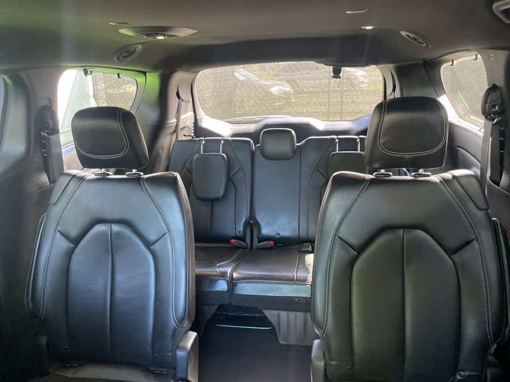 Used 2019 Chrysler Pacifica Touring-L Plus w/ S Appearance Package FWD image 12