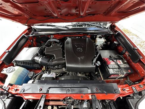 Used 2016 Toyota Tacoma TRD Off-Road AWD/4WD image 29