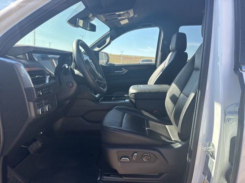 Used 2025 GMC Yukon Denali image 8