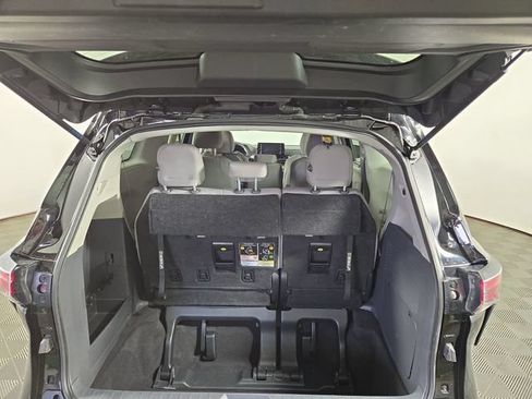 Used 2024 Toyota Sienna LE AWD/4WD image 32