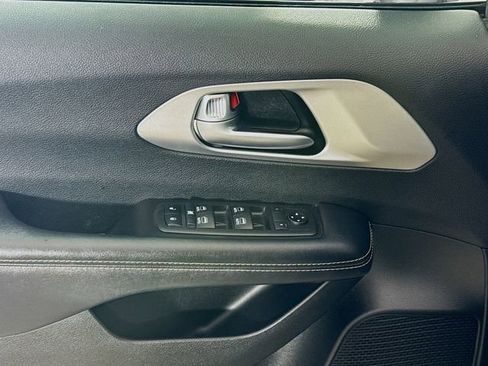 Used 2018 Chrysler Pacifica Touring-L Plus w/ Advanced Safetytec Group image 18