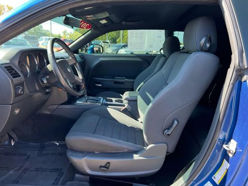 Used 2010 Dodge Challenger SE image 16