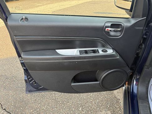 Used 2016 Jeep Compass High Altitude FWD image 9