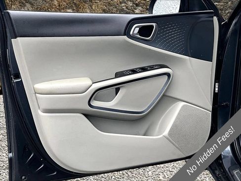 Used 2022 Kia Soul S FWD image 19