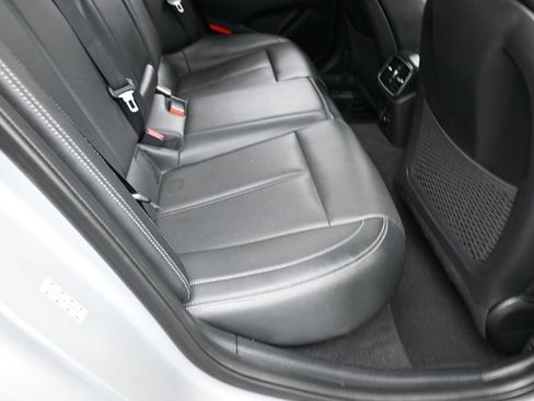 Used 2019 Genesis G70 2.0T Advanced RWD image 37