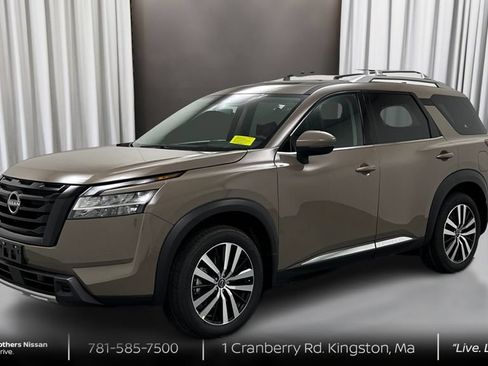 Certified 2024 Nissan Pathfinder Platinum w/ Black Appearance Package AWD/4WD image 1