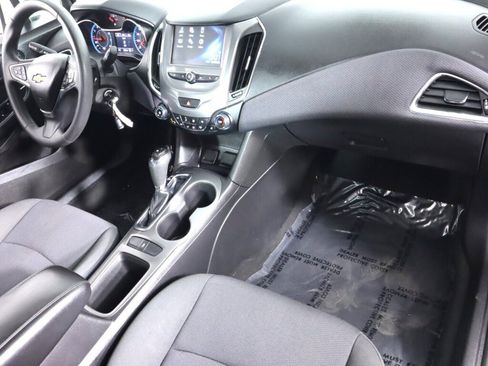 Used 2018 Chevrolet Cruze LT w/ LT Fleet Convenience Package FWD image 36