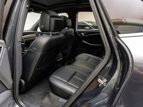 Used 2023 Porsche Macan w/ Premium Package Plus AWD/4WD image 39