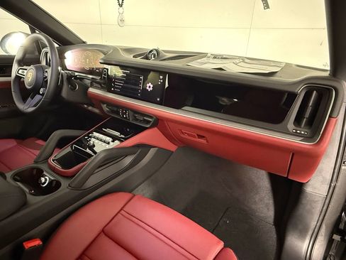 New 2026 Porsche Cayenne Coupe image 19