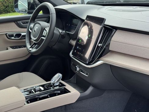 New 2026 Volvo XC90 B6 Plus w/ Protection Package Premier image 11