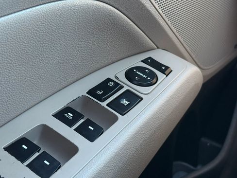 Used 2017 Hyundai Elantra Limited w/ Limited Tech Package 04 image 40