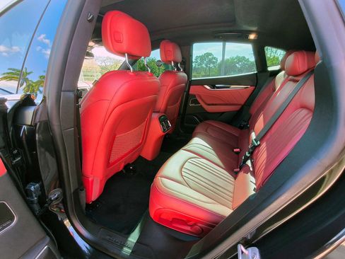 Used 2023 Maserati Levante GT AWD/4WD image 30