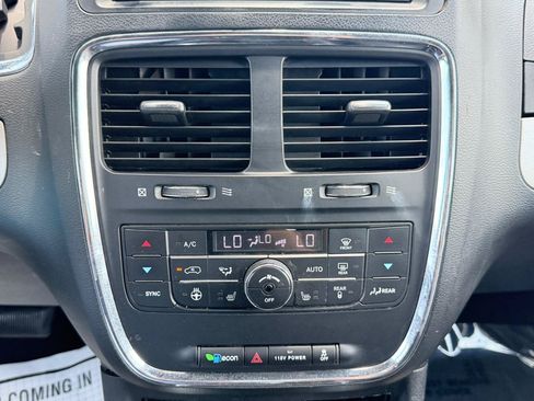 Used 2017 Dodge Grand Caravan GT FWD image 19
