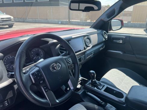 Used 2020 Toyota Tacoma TRD Off-Road w/ Technology Package AWD/4WD image 33