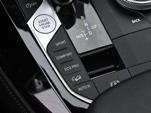 Certified 2025 BMW X4 xDrive30i image 16