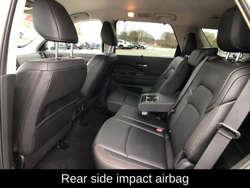 Certified 2025 Nissan Pathfinder SL image 22