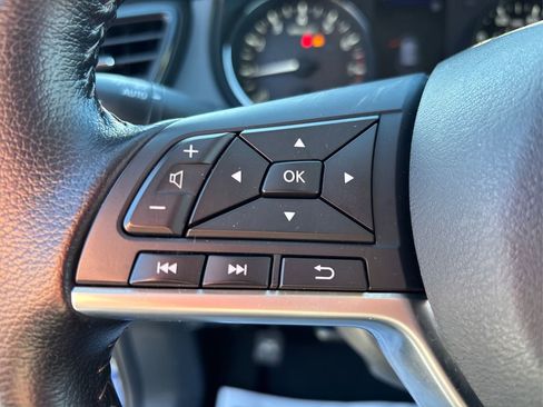 Used 2020 Nissan Rogue SV image 36