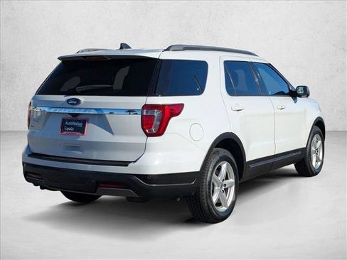 Used 2019 Ford Explorer XLT image 5