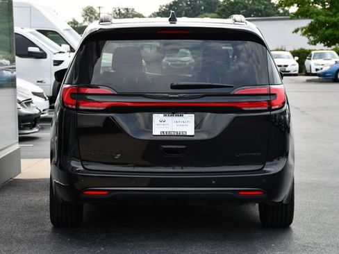 Used 2026 Chrysler Pacifica Limited w/ S Appearance Package FWD image 9