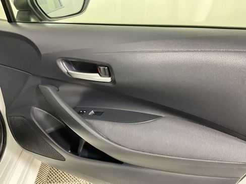 Used 2021 Toyota Corolla LE image 23