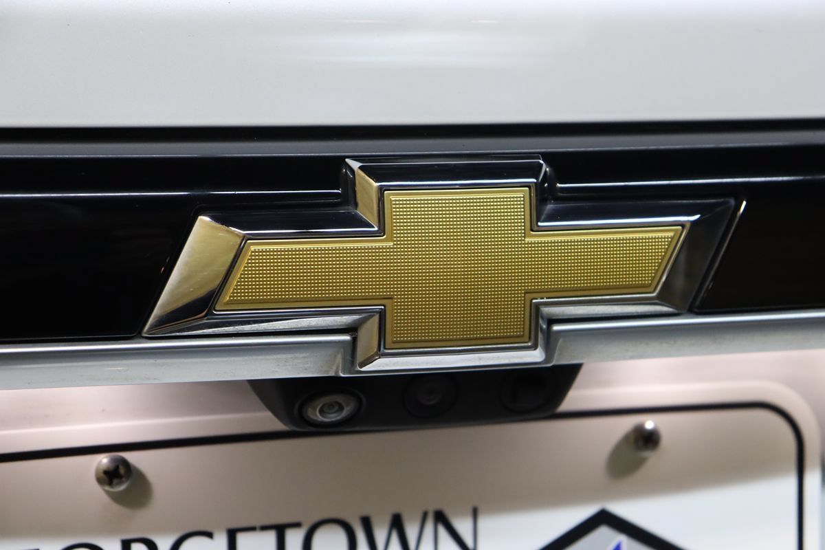 Used 2023 Chevrolet Traverse Premier FWD image 21