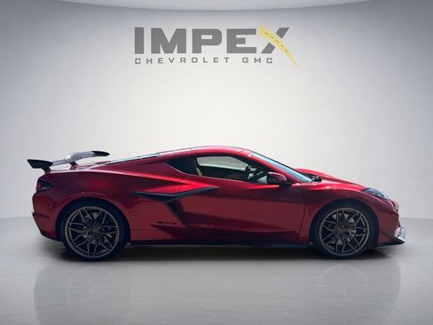 Used 2025 Chevrolet Corvette Z06 RWD image 6