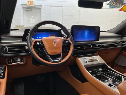 Used 2025 Lincoln Aviator Black Label AWD/4WD image 10