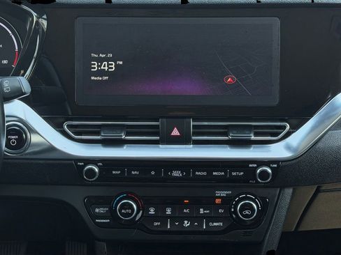 Used 2022 Kia Niro EX FWD image 12