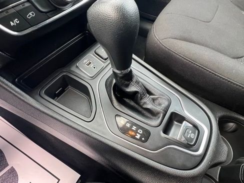 Used 2020 Jeep Cherokee Latitude image 17