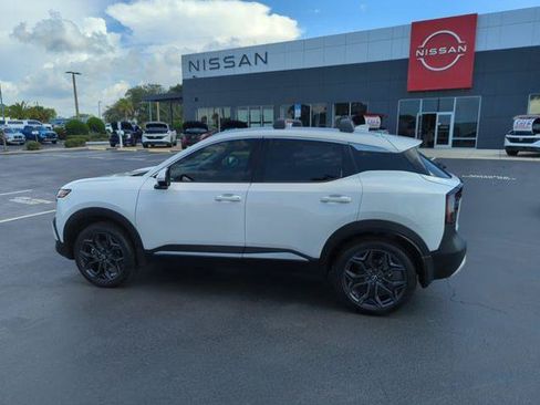 Certified 2025 Nissan Kicks SR FWD image 10