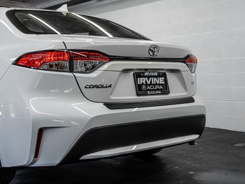 Used 2021 Toyota Corolla LE image 15