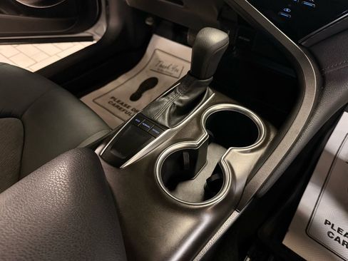 Used 2022 Toyota Camry LE image 21