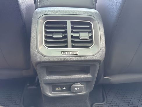 Used 2018 Volkswagen Tiguan SEL image 23