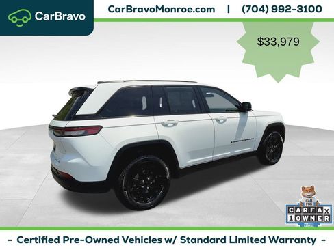 Used 2024 Jeep Grand Cherokee Altitude AWD/4WD image 10